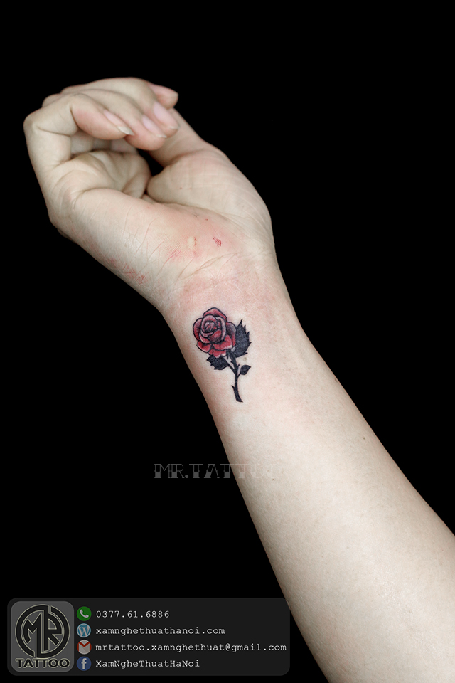 Hình xăm hoa hồng bít bàn tay cực  Đỗ Nhân Tattoo Studio  Facebook